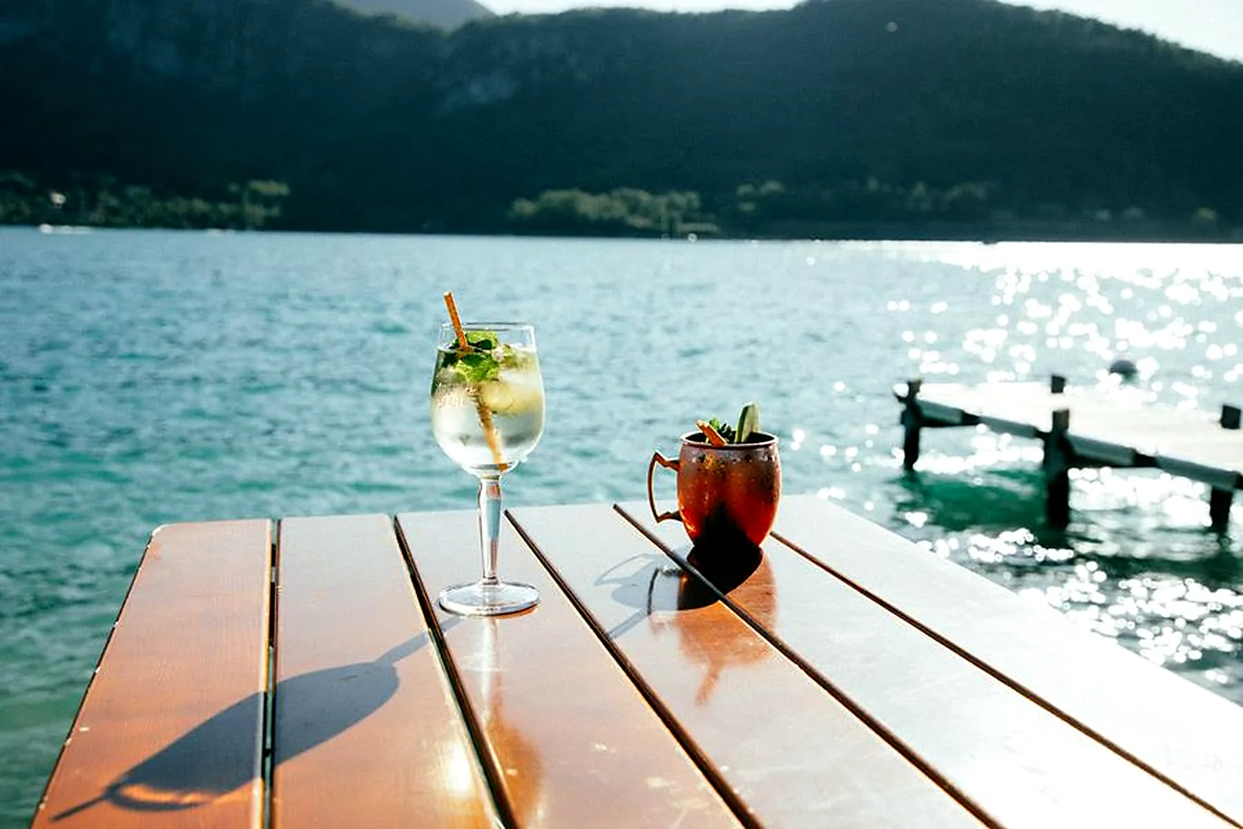 Cocktails servis sur le ponton du restaurant